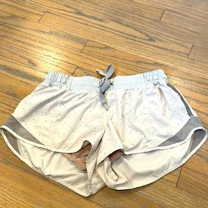 Lululemon hottie hot short